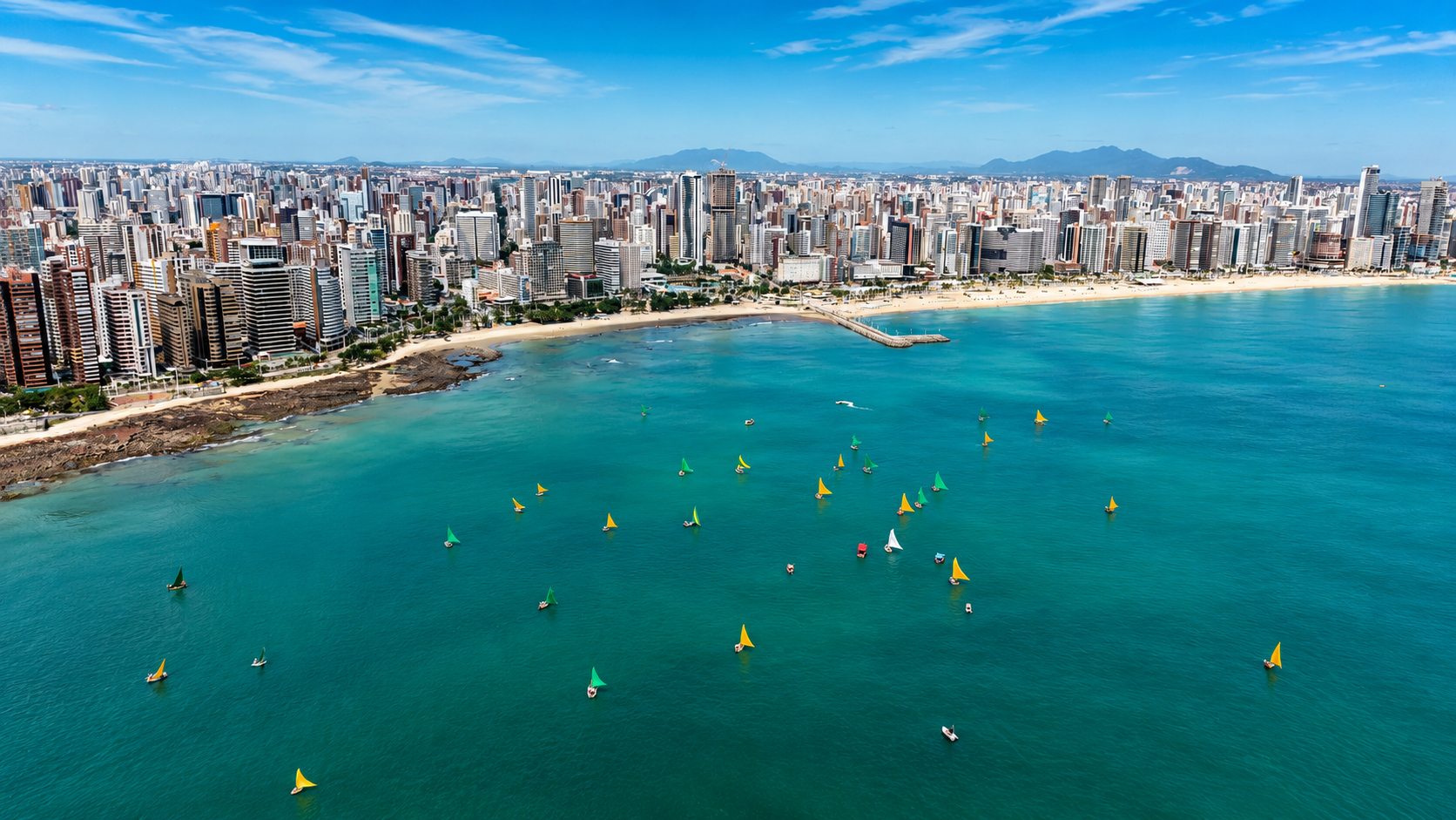 Festival Bora Fortaleza realiza programação esportiva e celebra a cultura do mar com regata de jangadas e circuito de esportes de praia